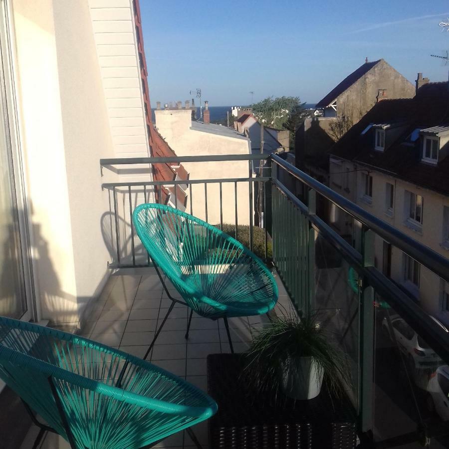 Grand Balcon Avec Belle Vue De La Mer, Le Village Et La Compagne